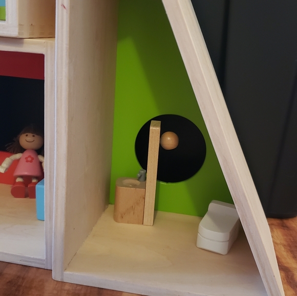 Hape Dollhouse w/ accessories - Picture 7 of 9